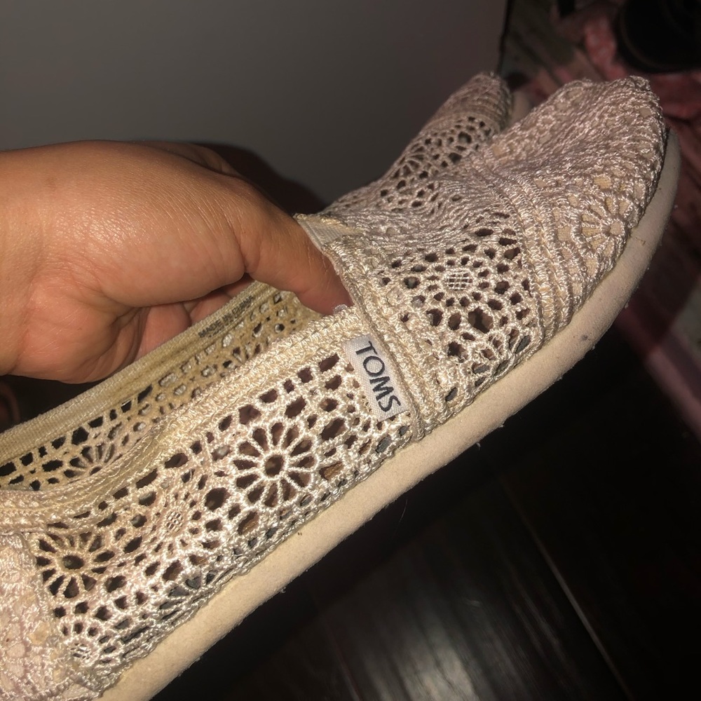 Off White Mesh Toms
